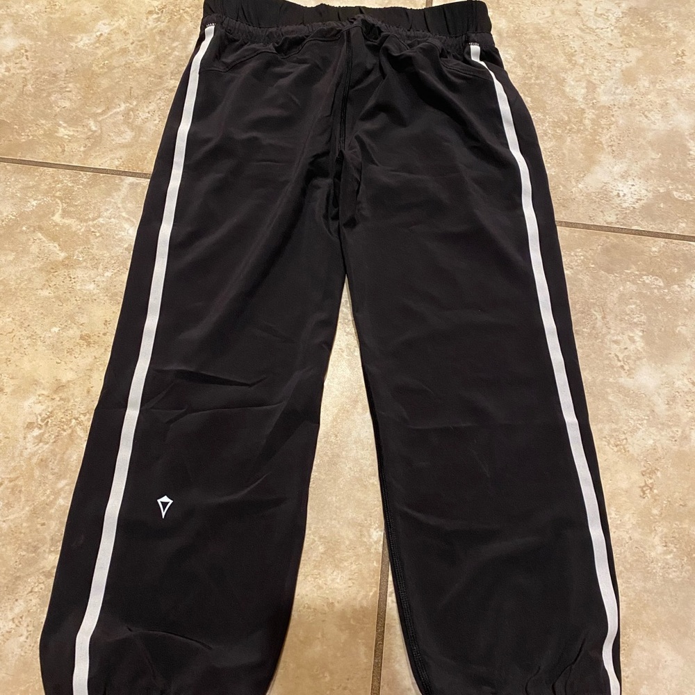 Ivivva Cropped pants - Picture 2 of 4